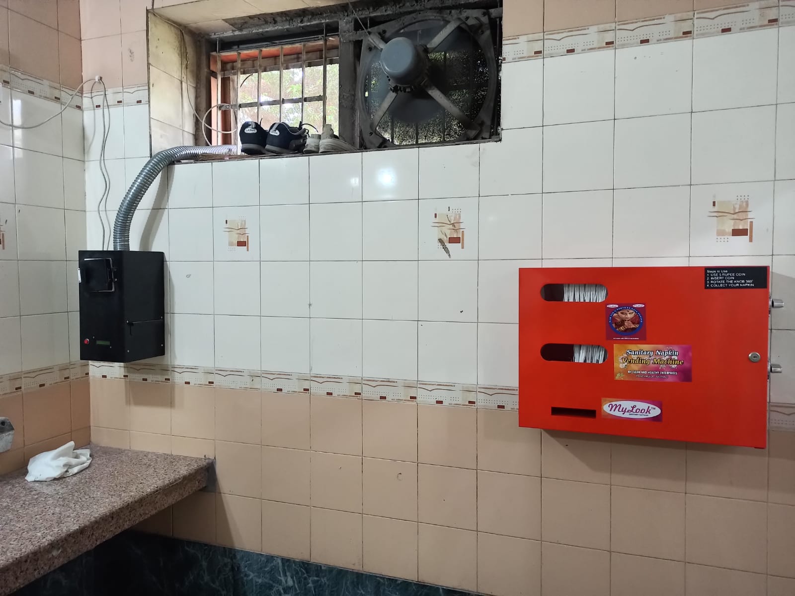 Manual Vending Machine